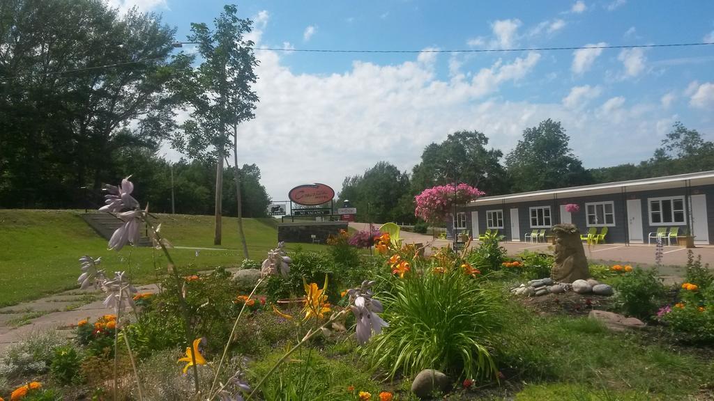 Cornerstone Motel Cheticamp Exterior photo